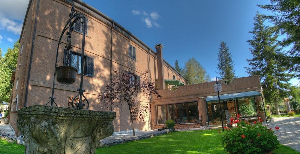 Lh Albergo Il Picchio Pescasseroli Exterior photo